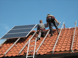 komplekt-solnechnyx-batarei-dlja-doma-krysha-1 Сонячні батареї для дому 1,5 кВт - Варіант 4 з установкою по Україні