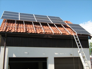 komplekt-solnechnyx-batarei-dlja-doma-krysha-3 Сонячна станція для будинку 5 кВт - Варіант 6а (гібридна)