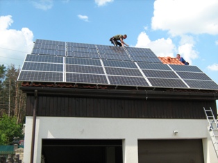 komplekt-solnechnyx-batarei-dlja-doma-krysha-4 Сонячні батареї для дому 1,5 кВт - Варіант 4 з установкою по Україні